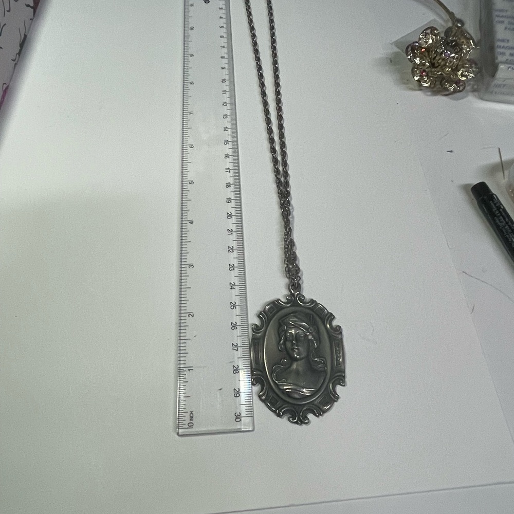 Vintage Silver Cameo Necklace with Ornate Frame - Picture 3 of 3